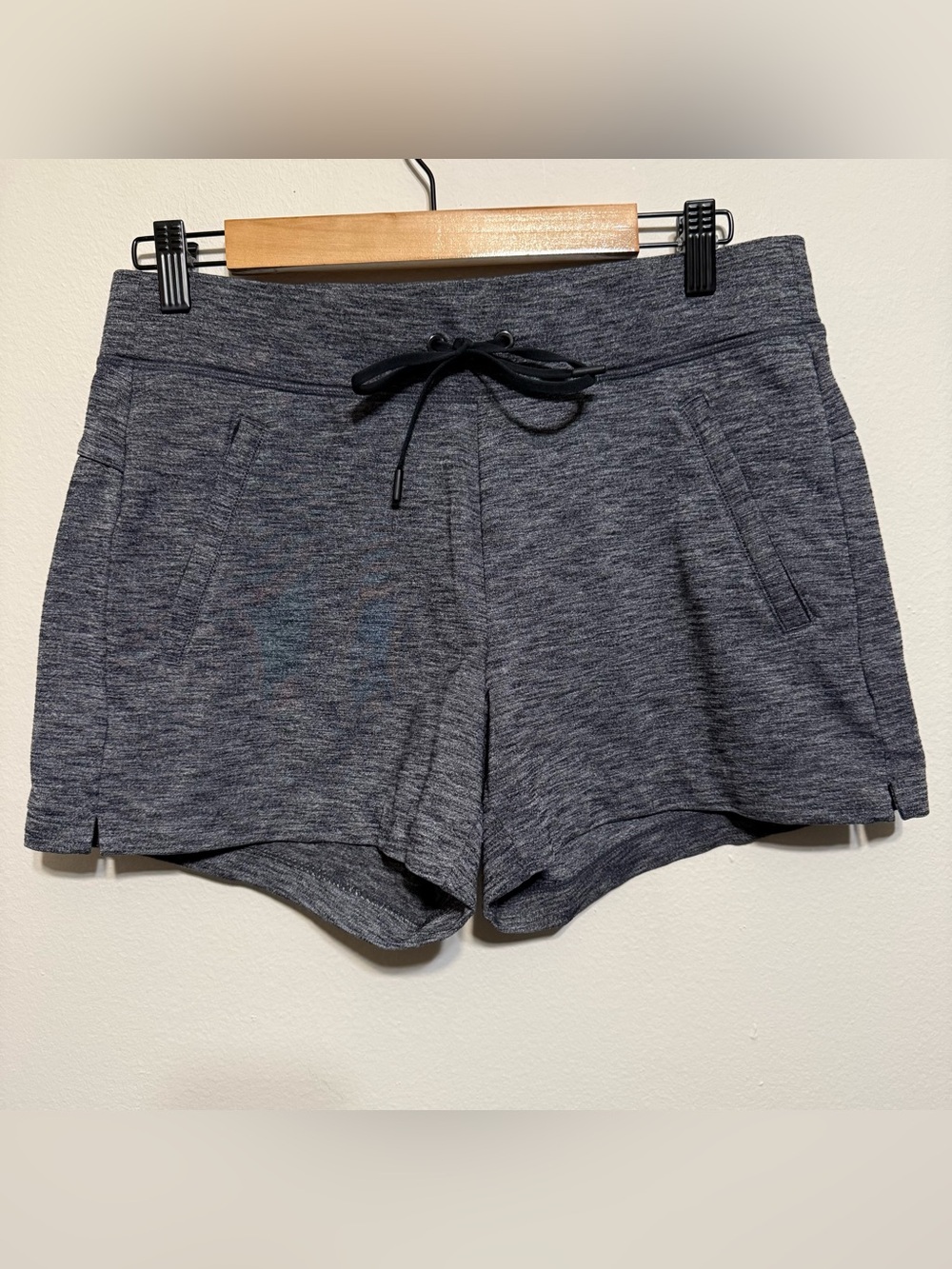 Athleta Modern Metro Shortie Womens Heather Gray Shorts Small